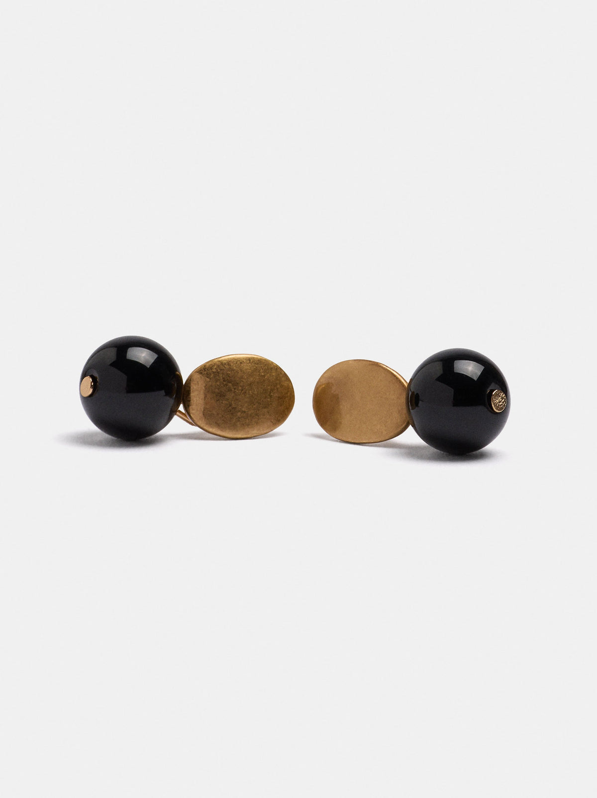 Short Earrings With Stone