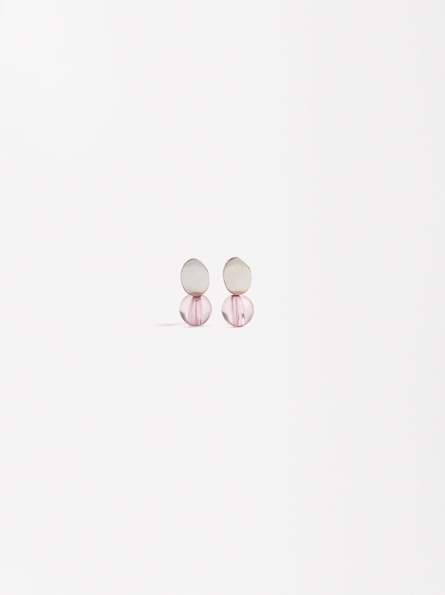Short Earrings With Resin