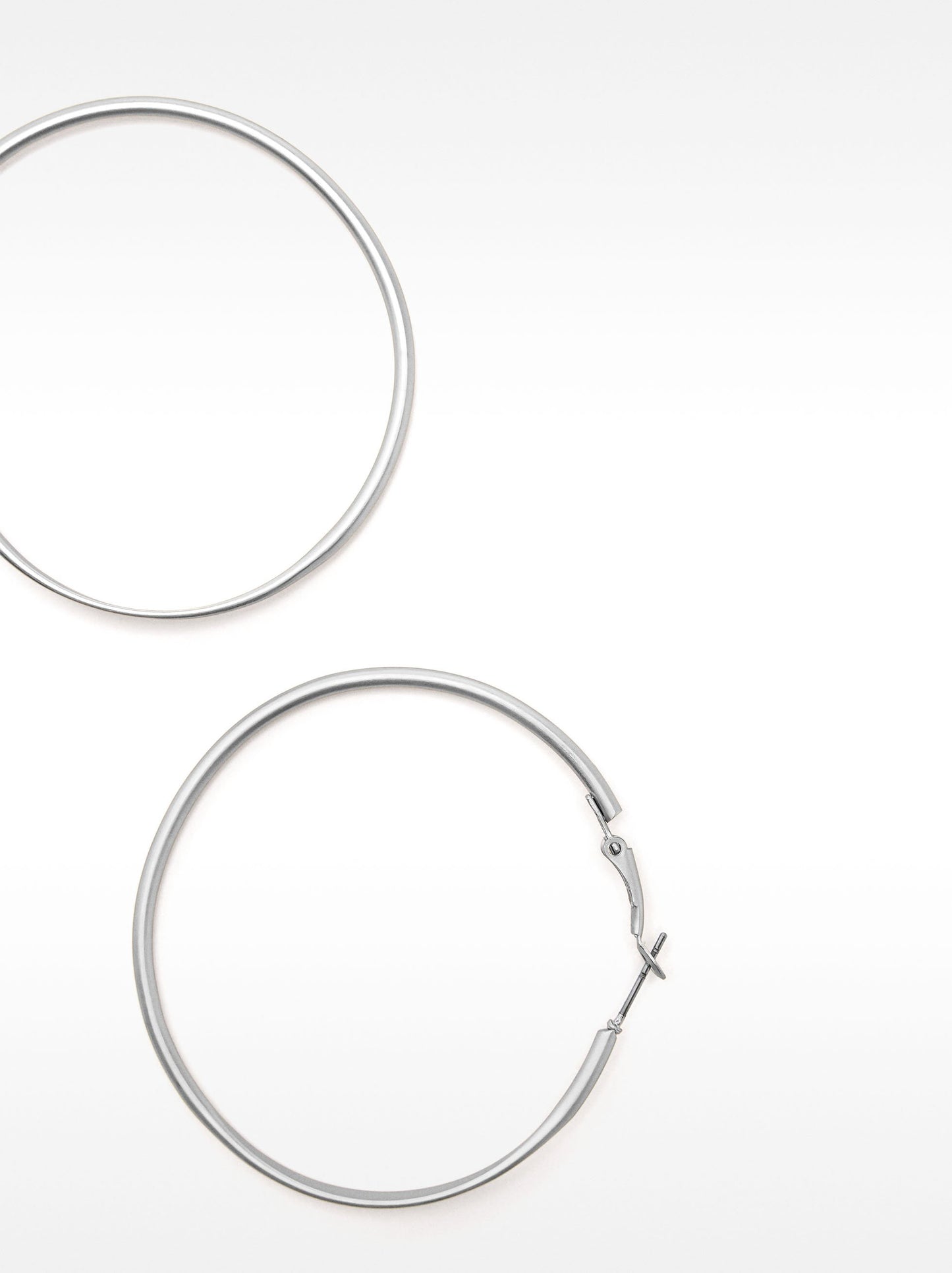 Basic Medium Hoop Earrings