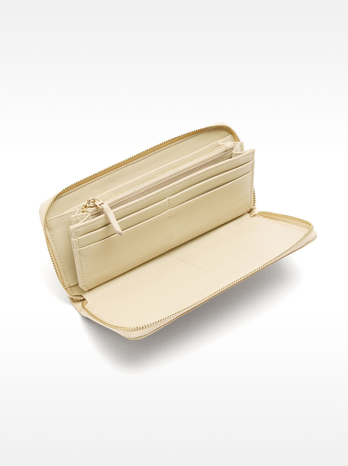Wallet With Zipper Closure