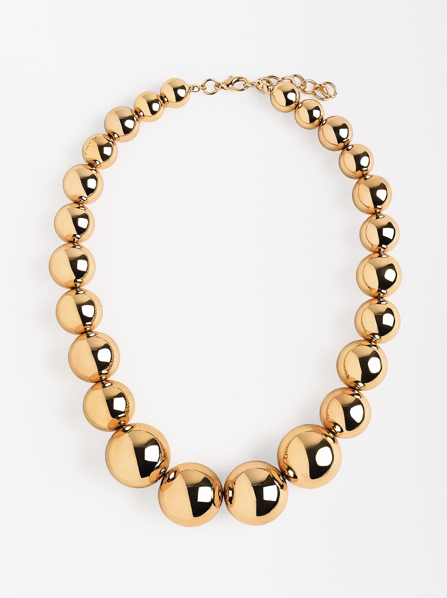 Short Necklace With Metallic Beads