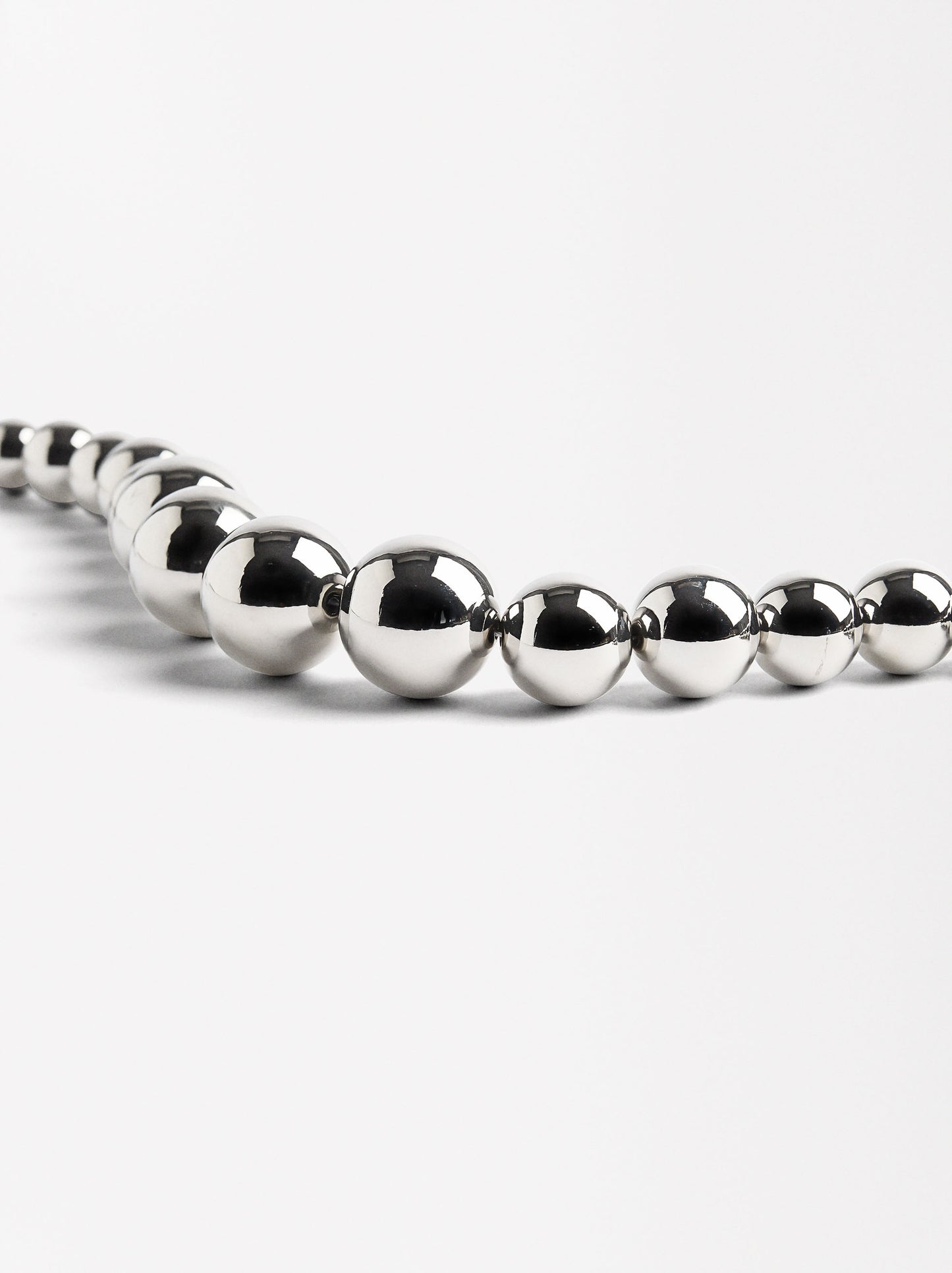 Short Necklace With Metallic Beads