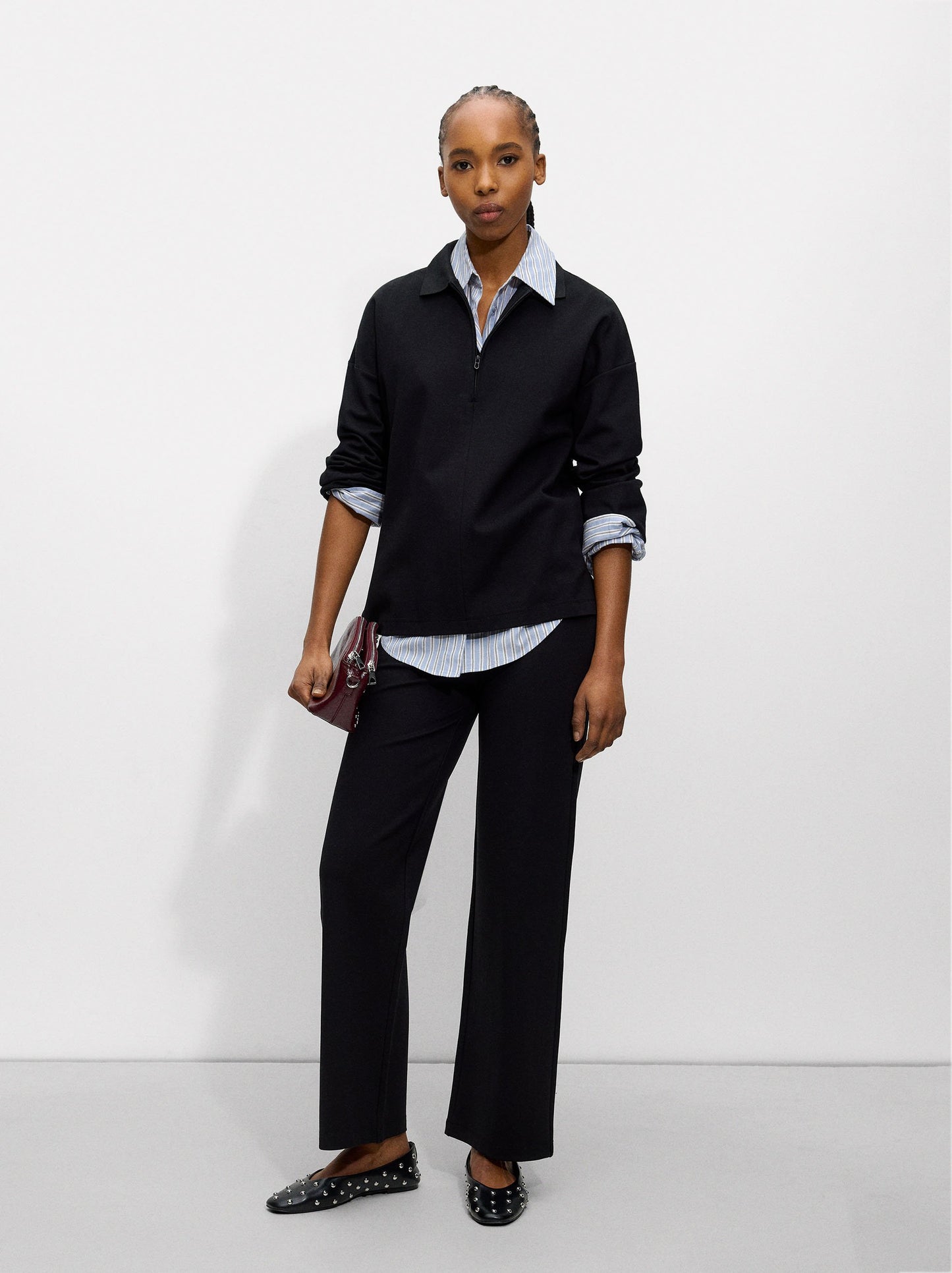 Sweater With Zipper Closure