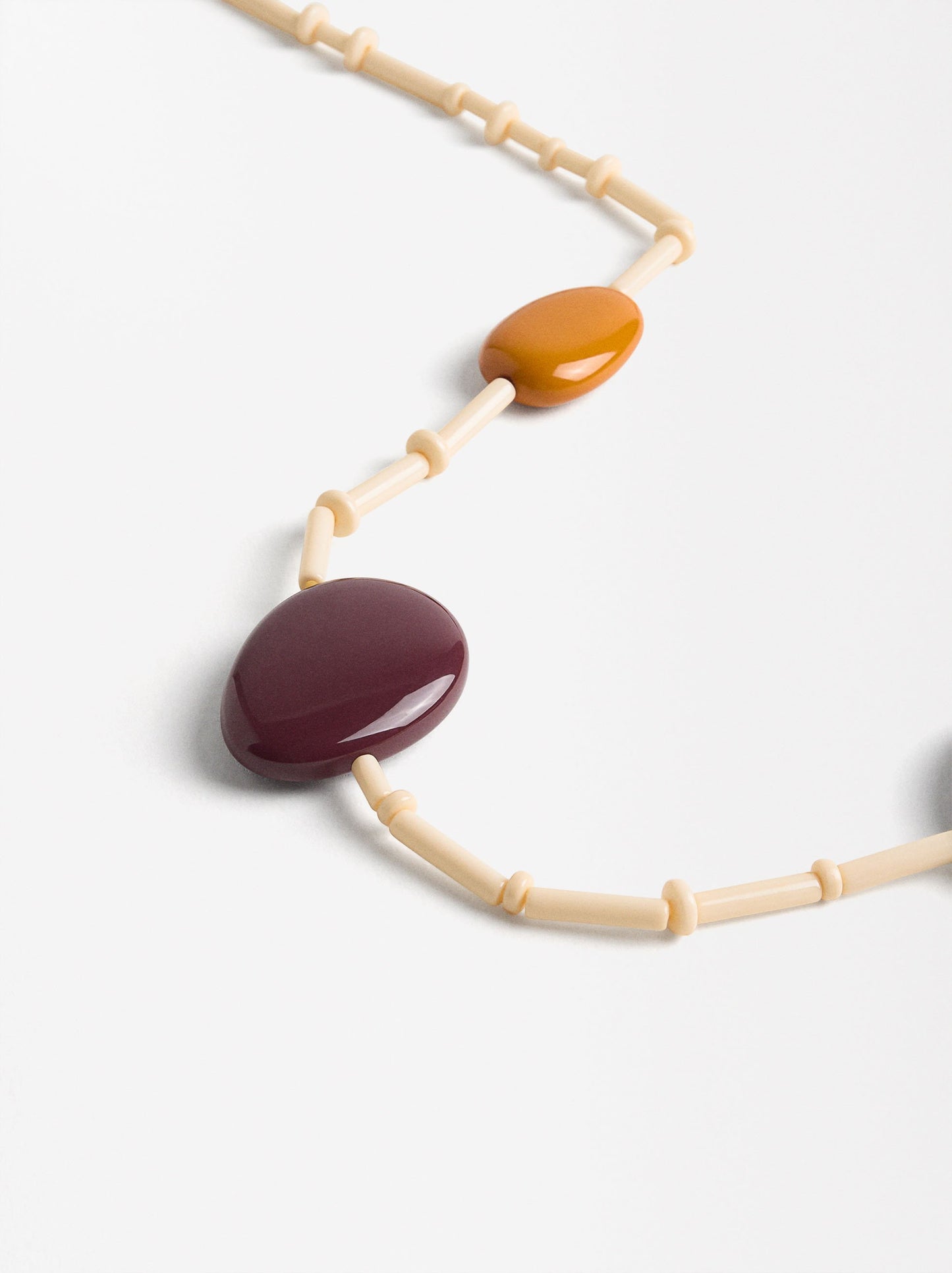 Long Necklace With Contrasting Colors