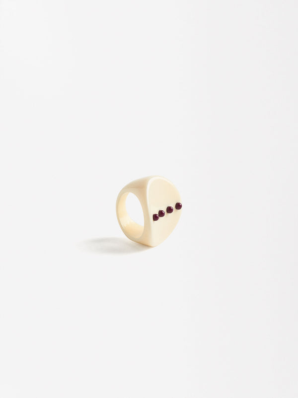 Ring With Contrasting Spheres