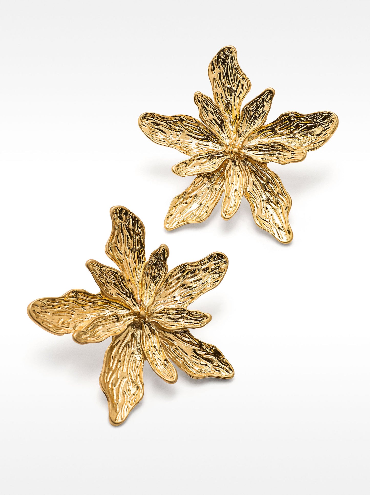 Maxi Flower Earrings With Texture