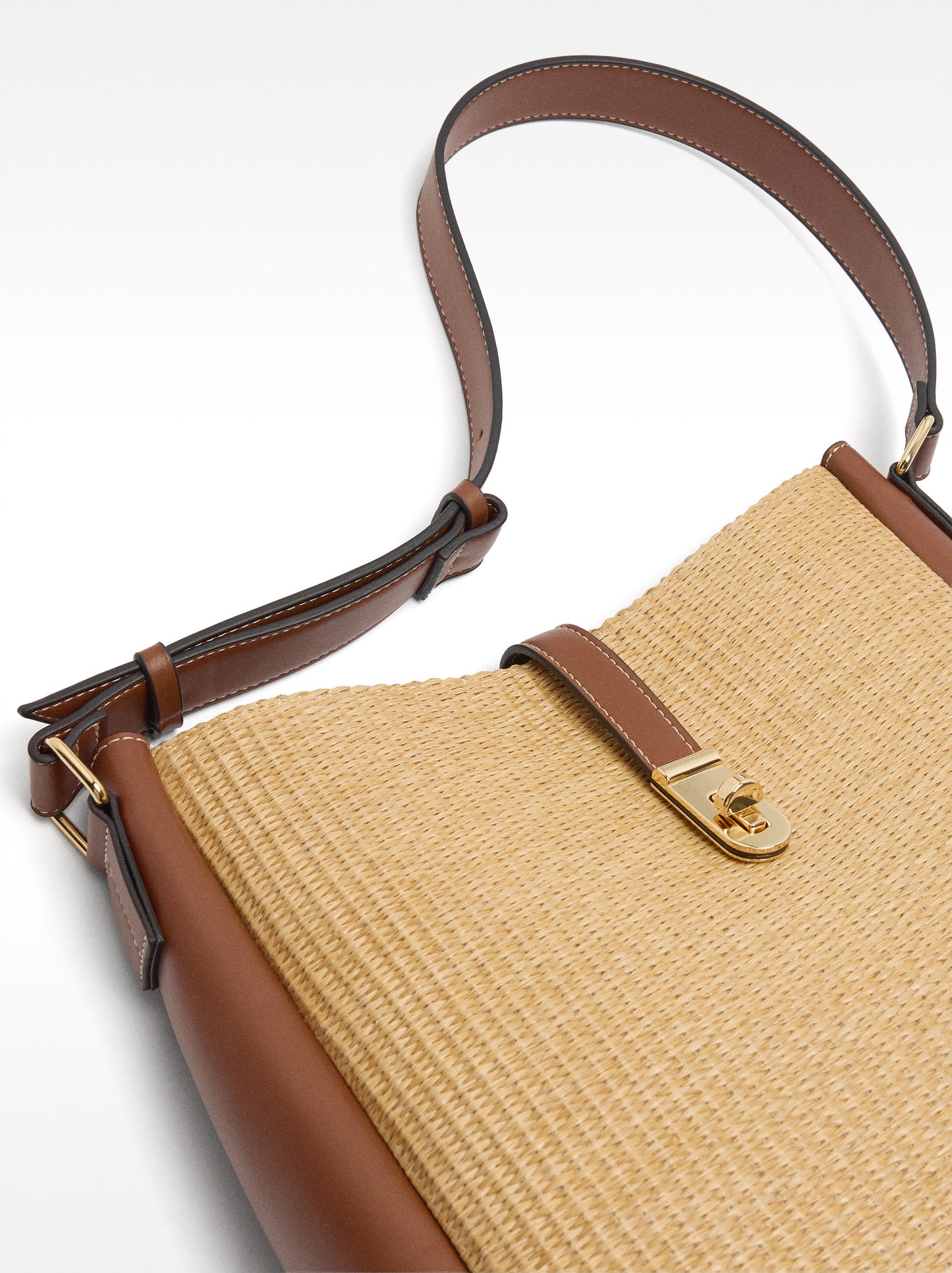 Shoulder Bag With Straw Effect