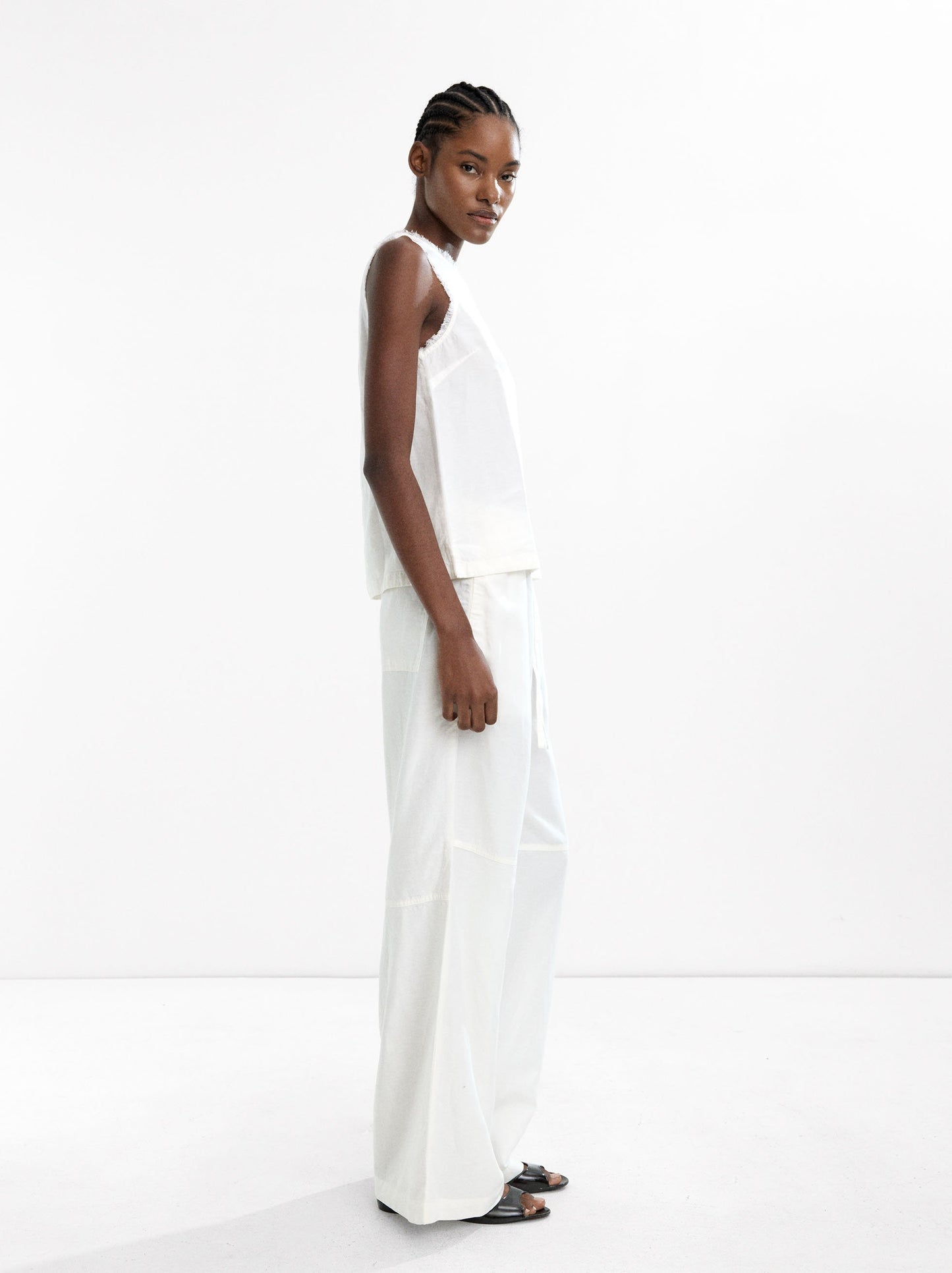 Trousers In A Linen And Lyocell Blend