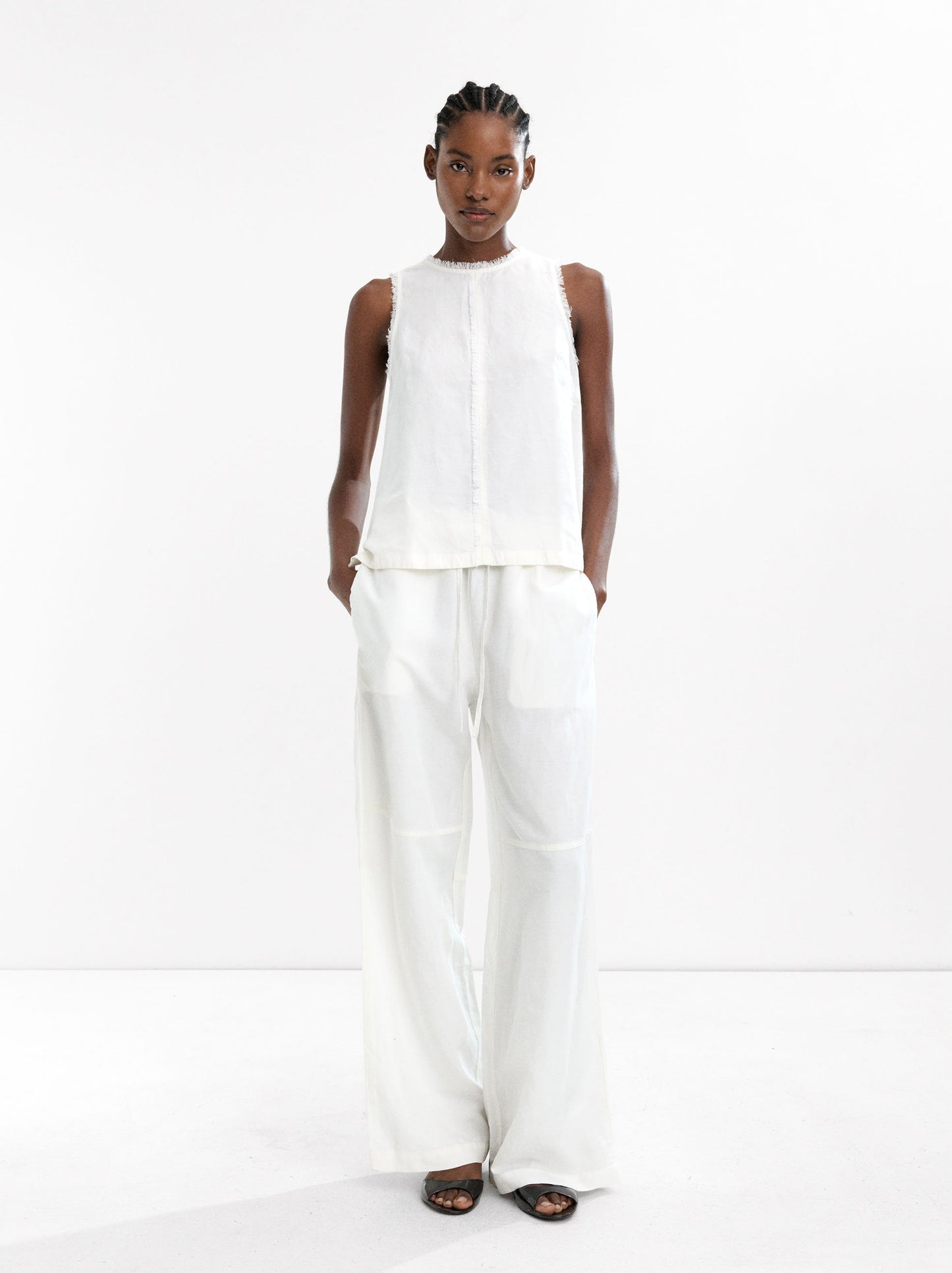 Trousers In A Linen And Lyocell Blend