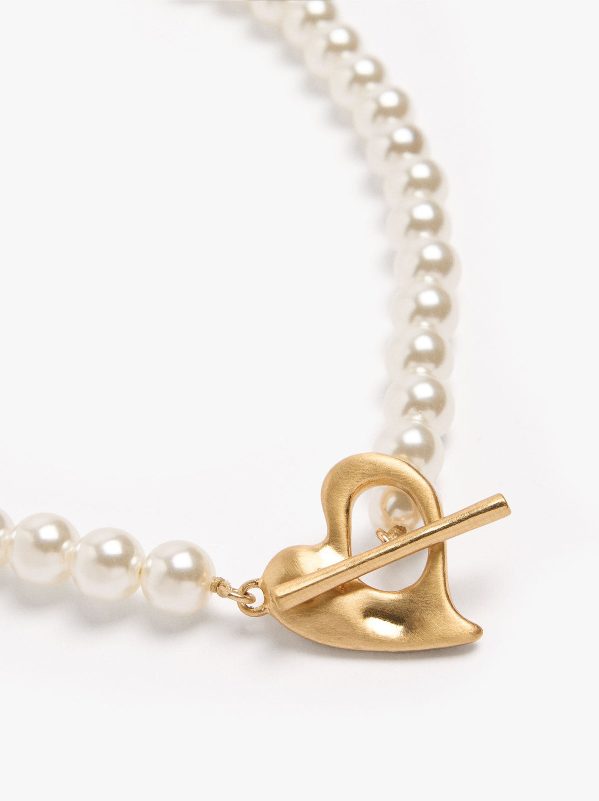 Short Necklace With Pearl Beads