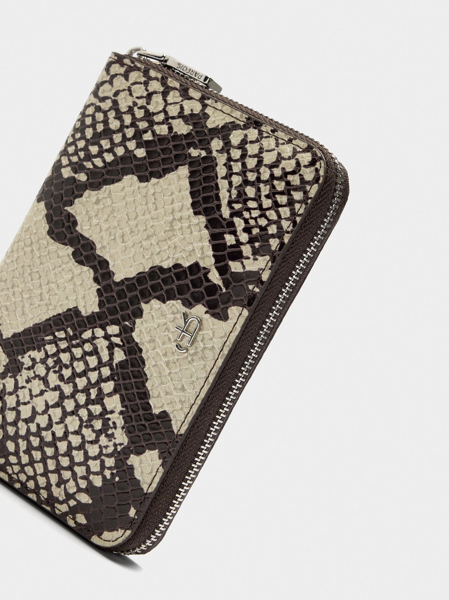 Animal Printed Wallet With Zipper Closure S