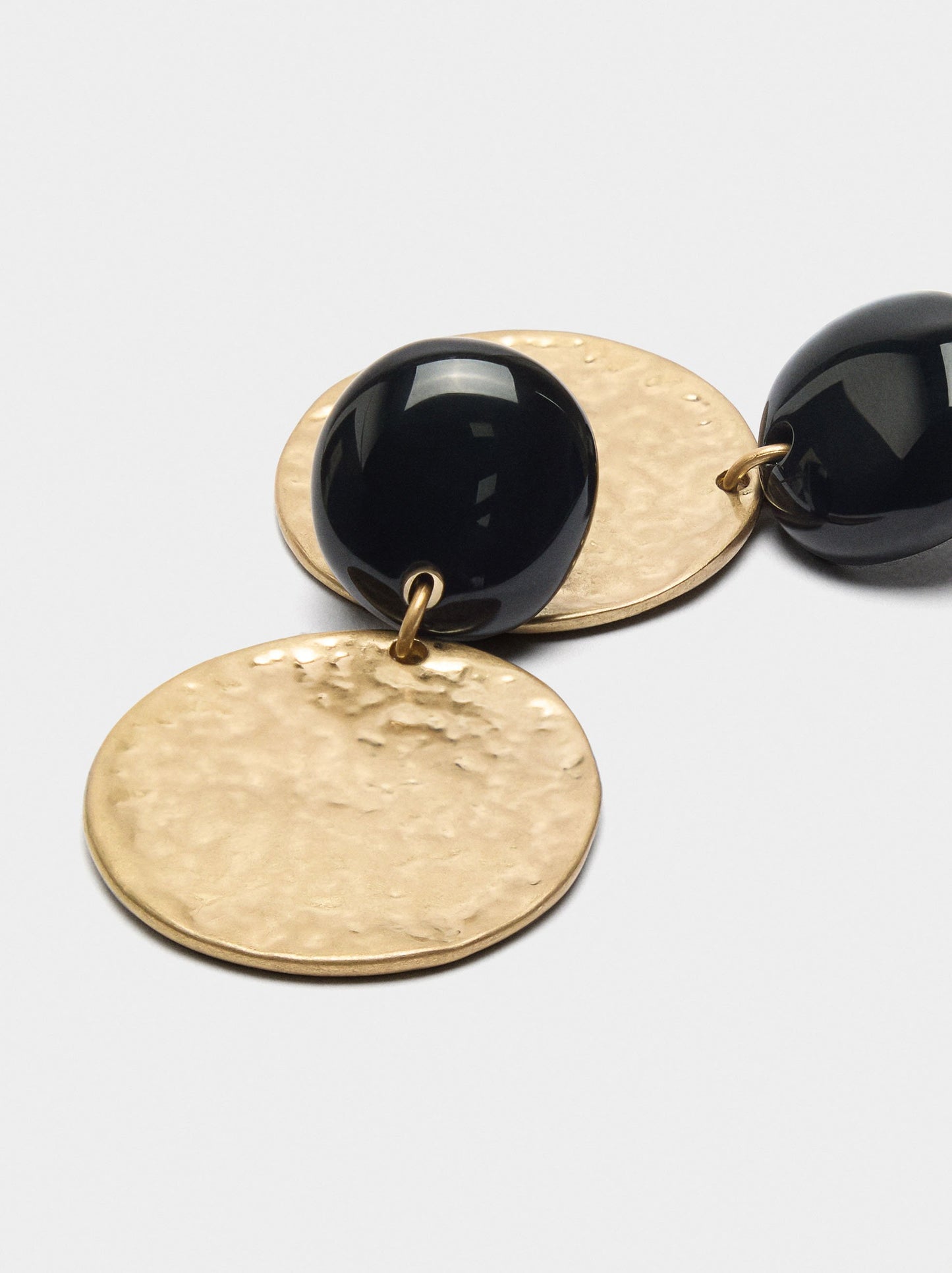 Round Earrings With Resin