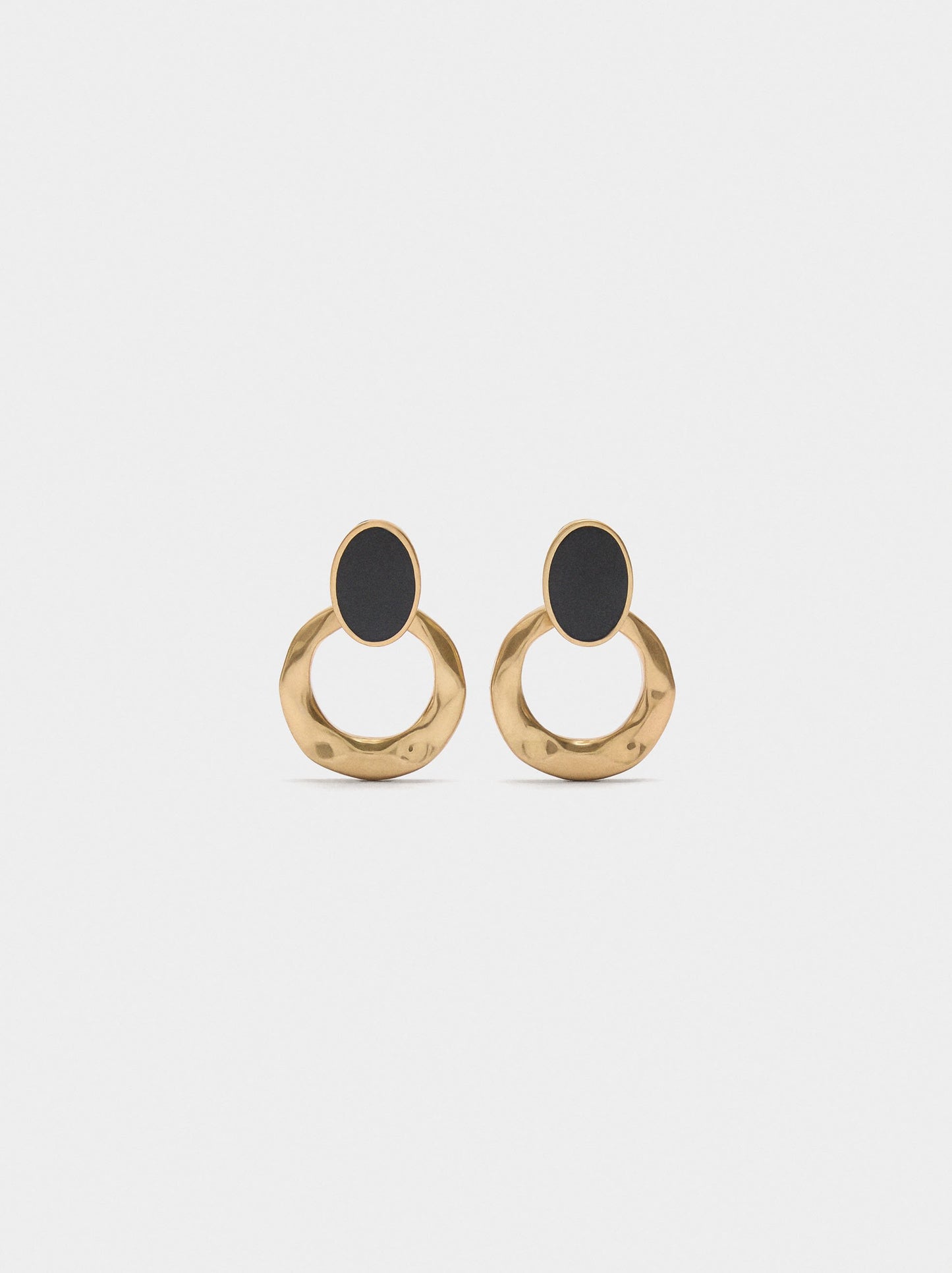 Round Earrings With Resin