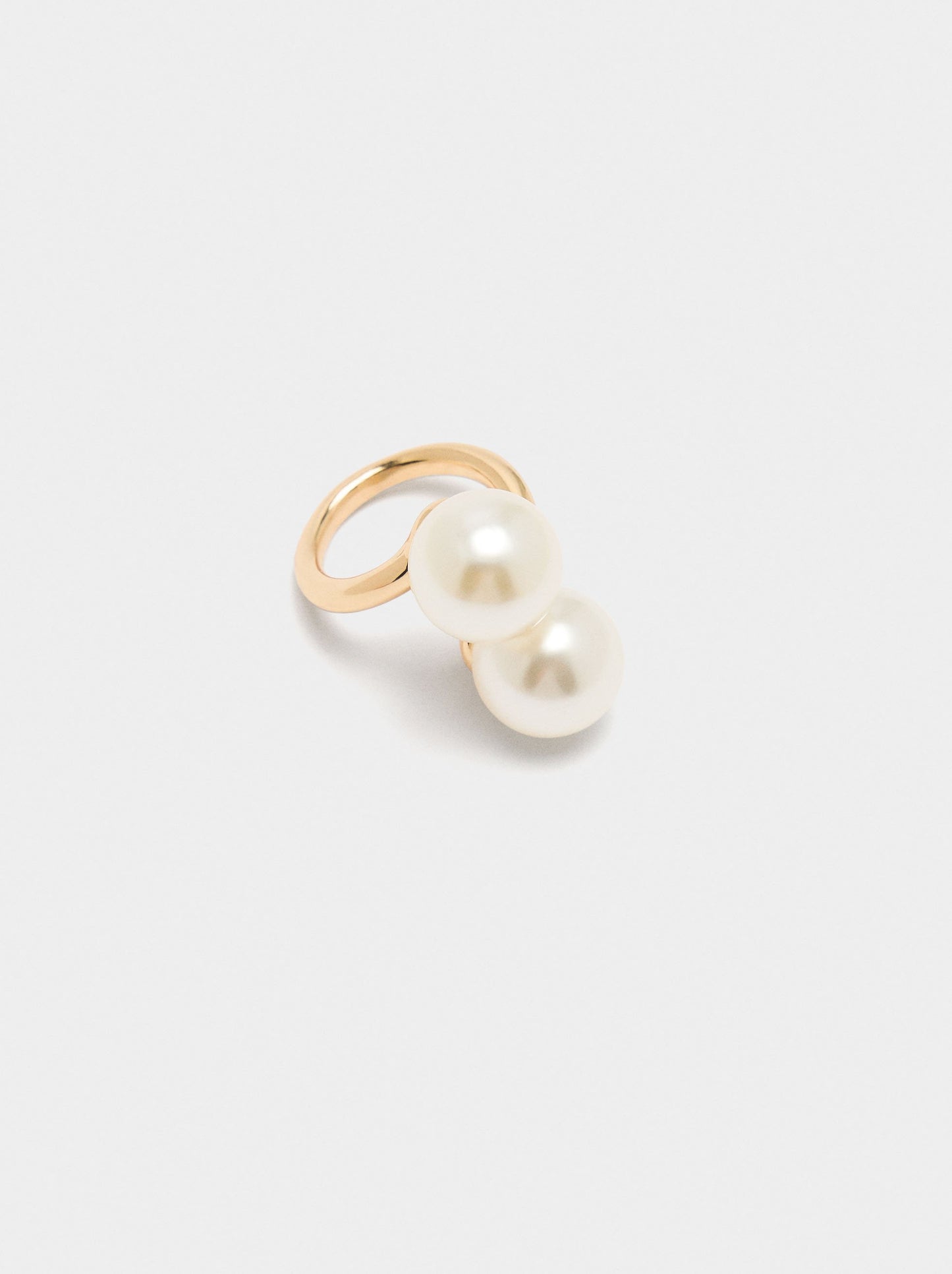 Crossed Ring With Pearls