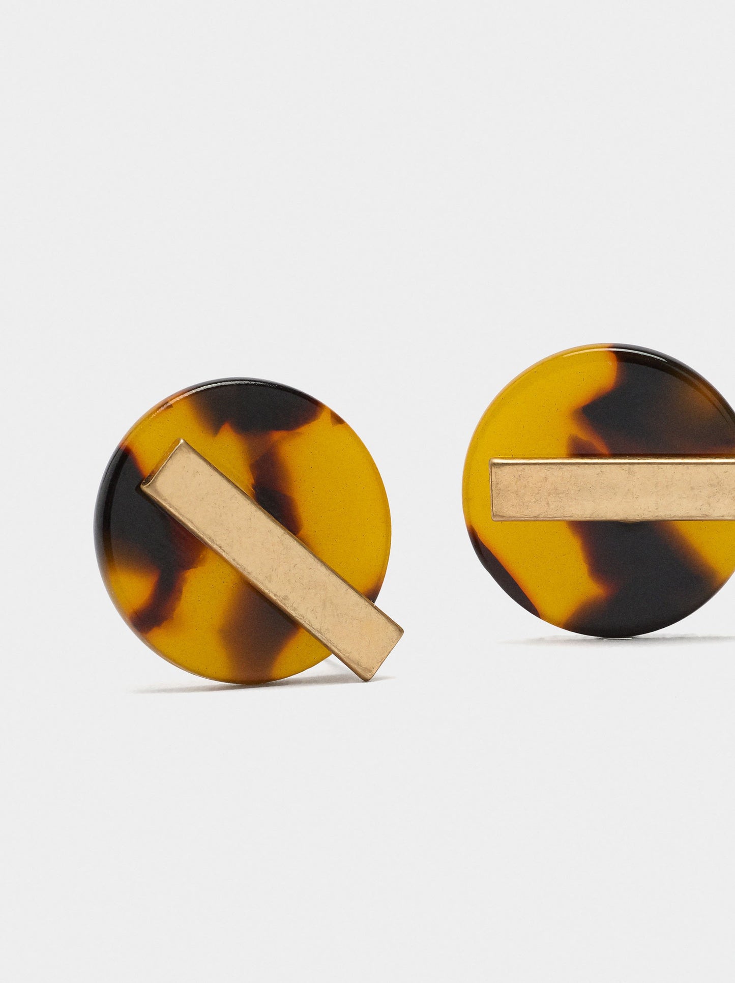 Round Earrings With Tortoiseshell Effect