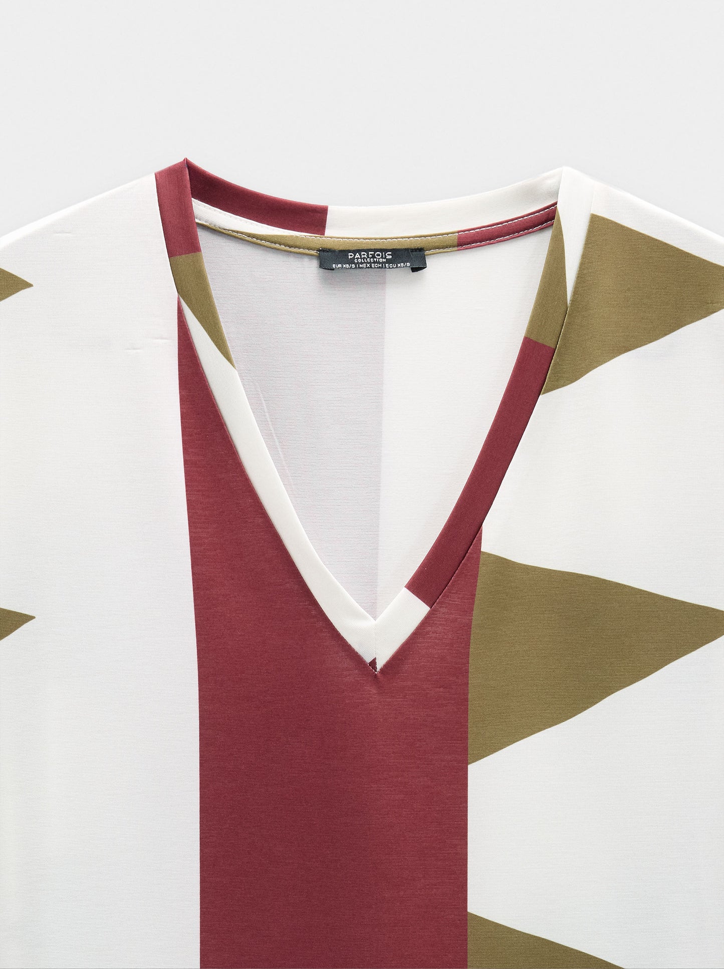 T-Shirt With Print And V-Neck