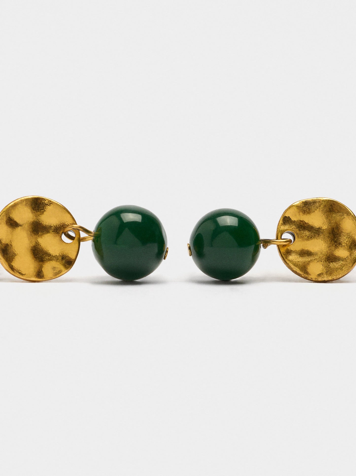 Short Earrings With Stone