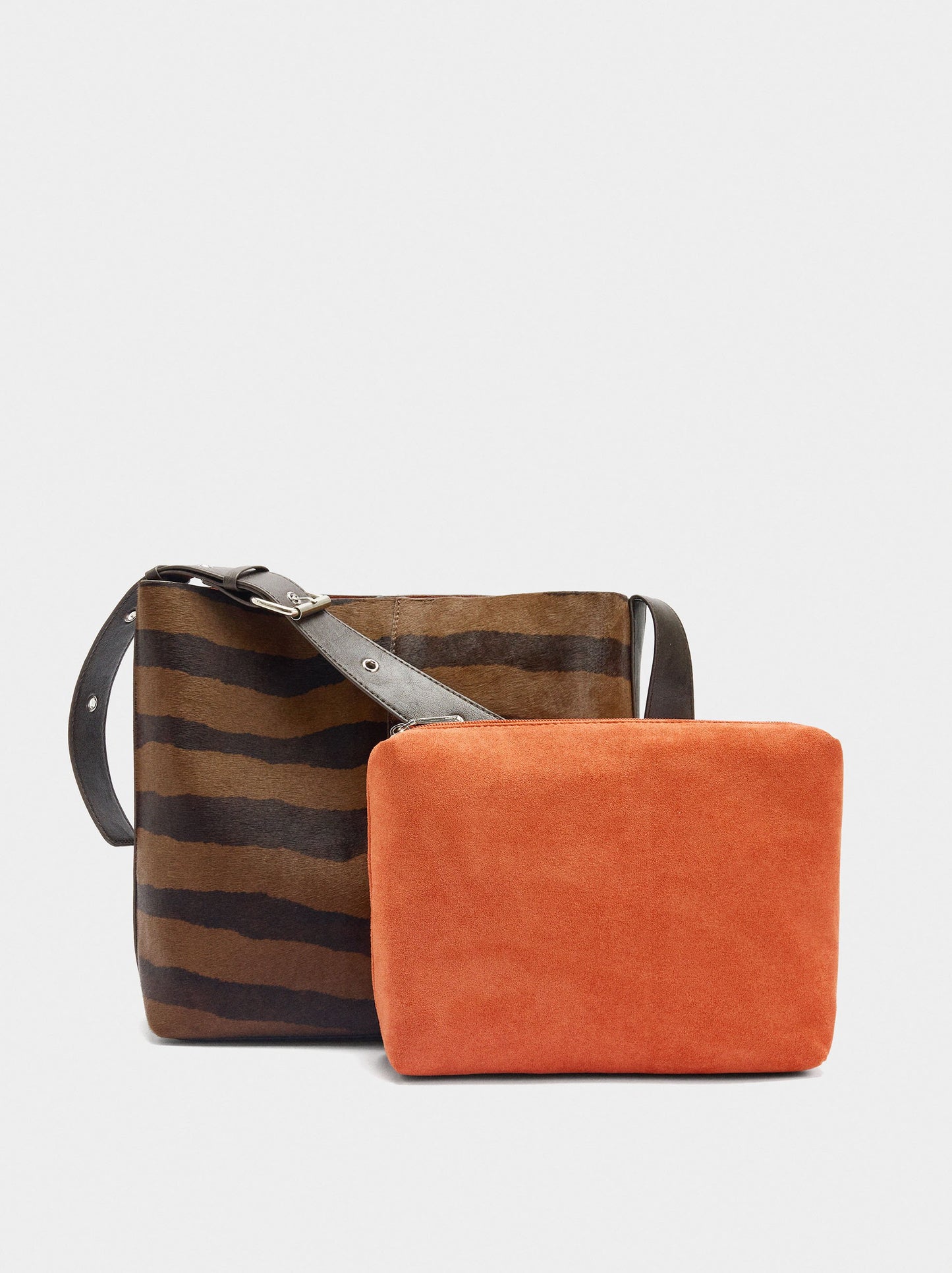 Shoulder Bag With Animal Printed Leather