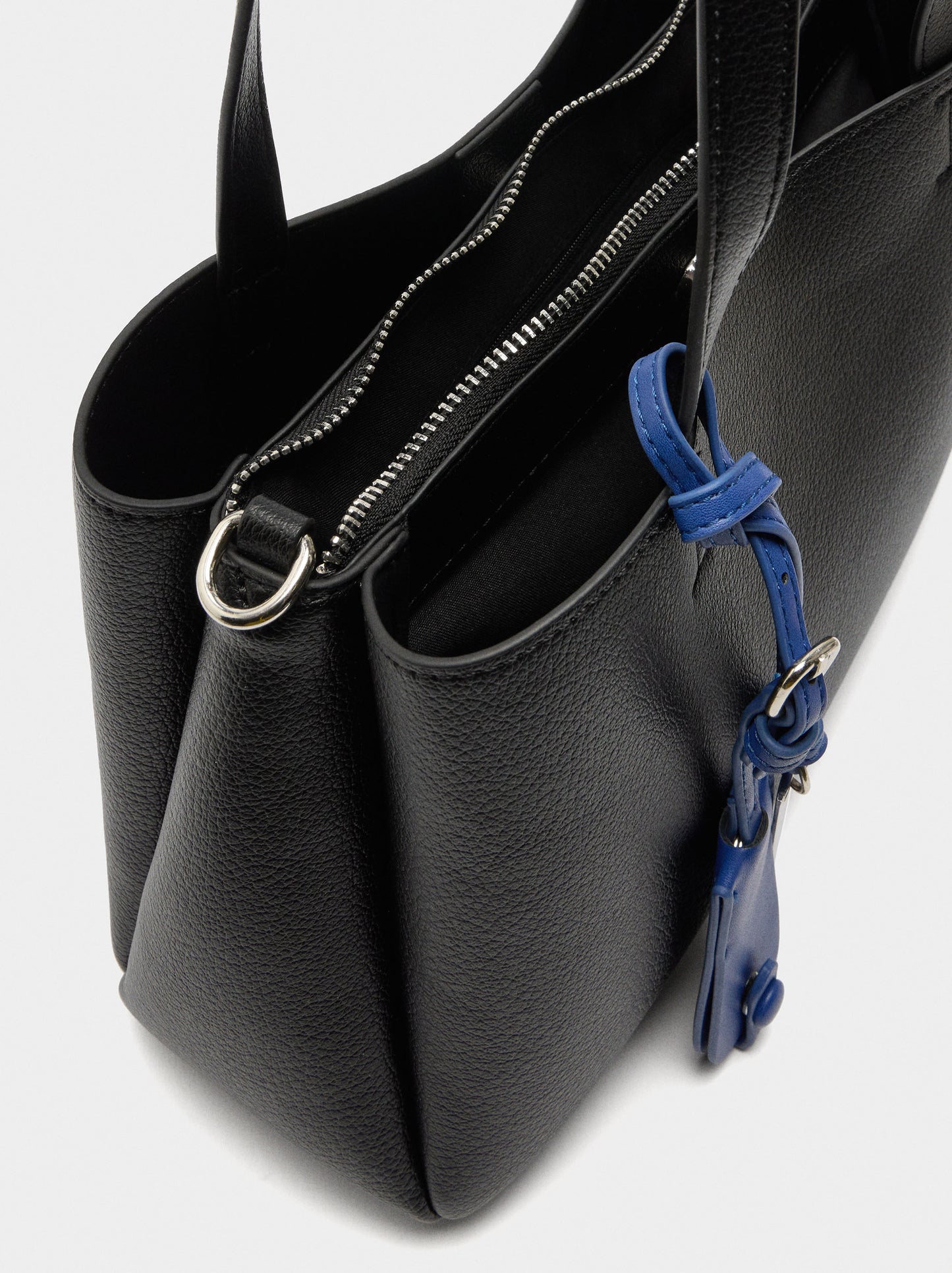 Plain Tote Bag With Pendant