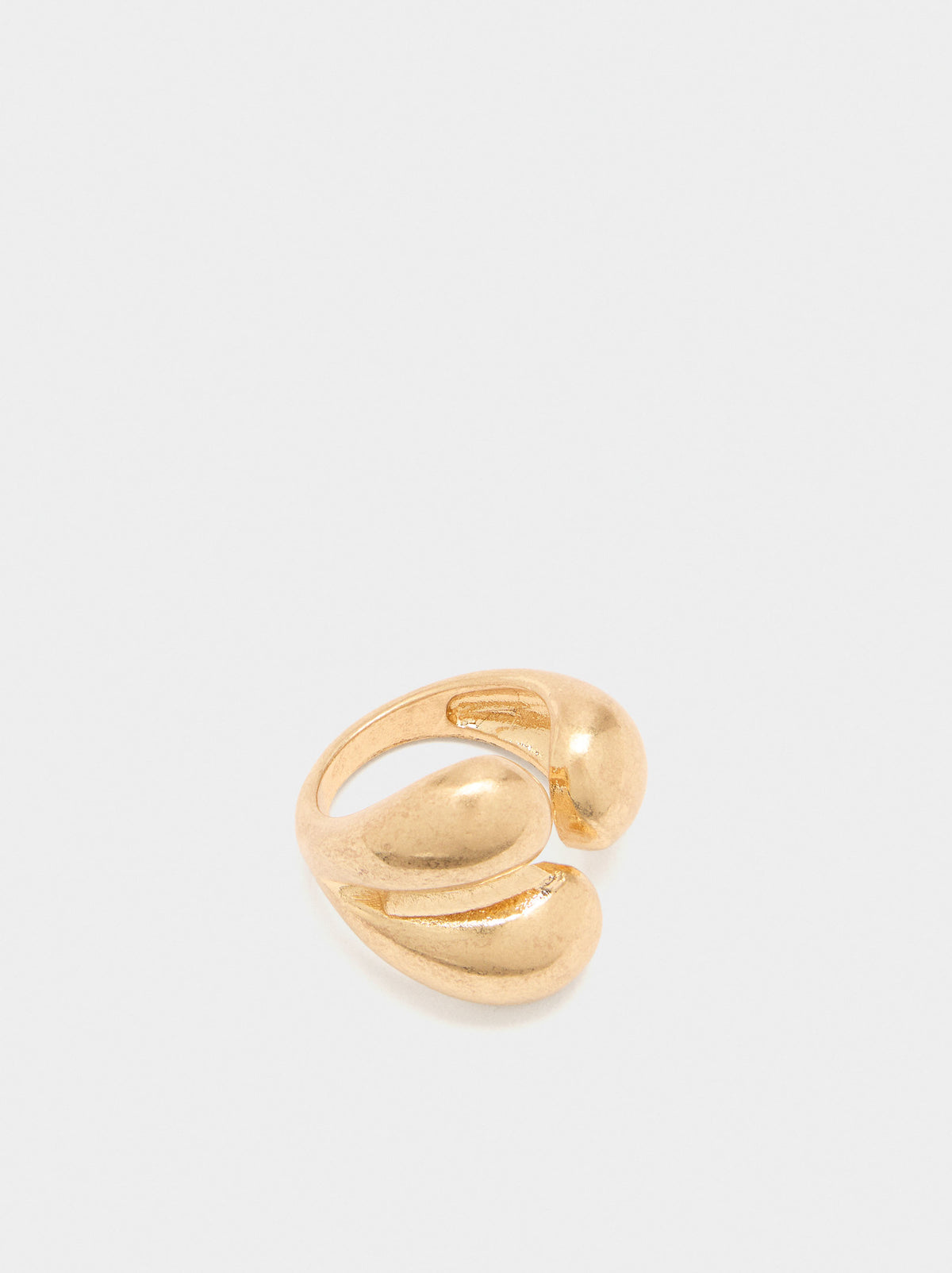 Ring With Rounded Triple Effect