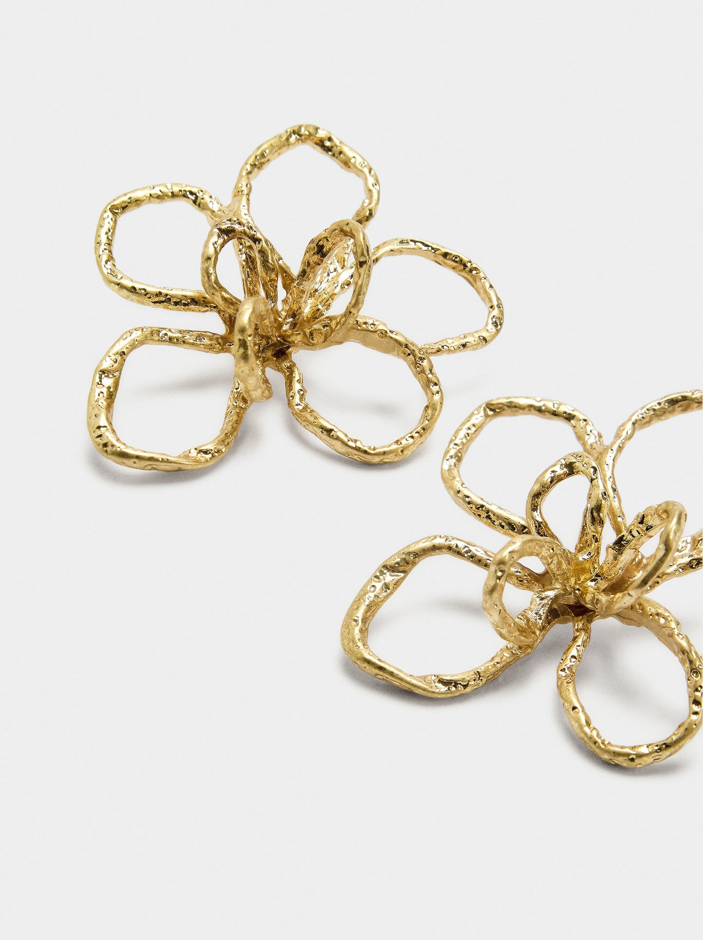 Earrings With Irregular Flower