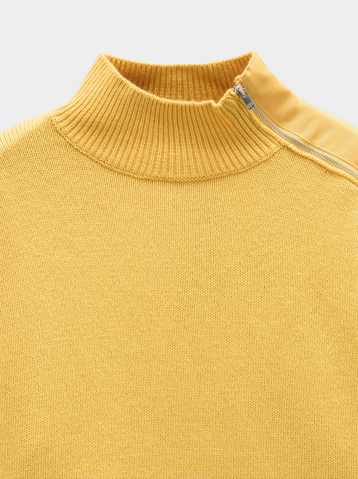 Knit Sweater With Zipper Closure