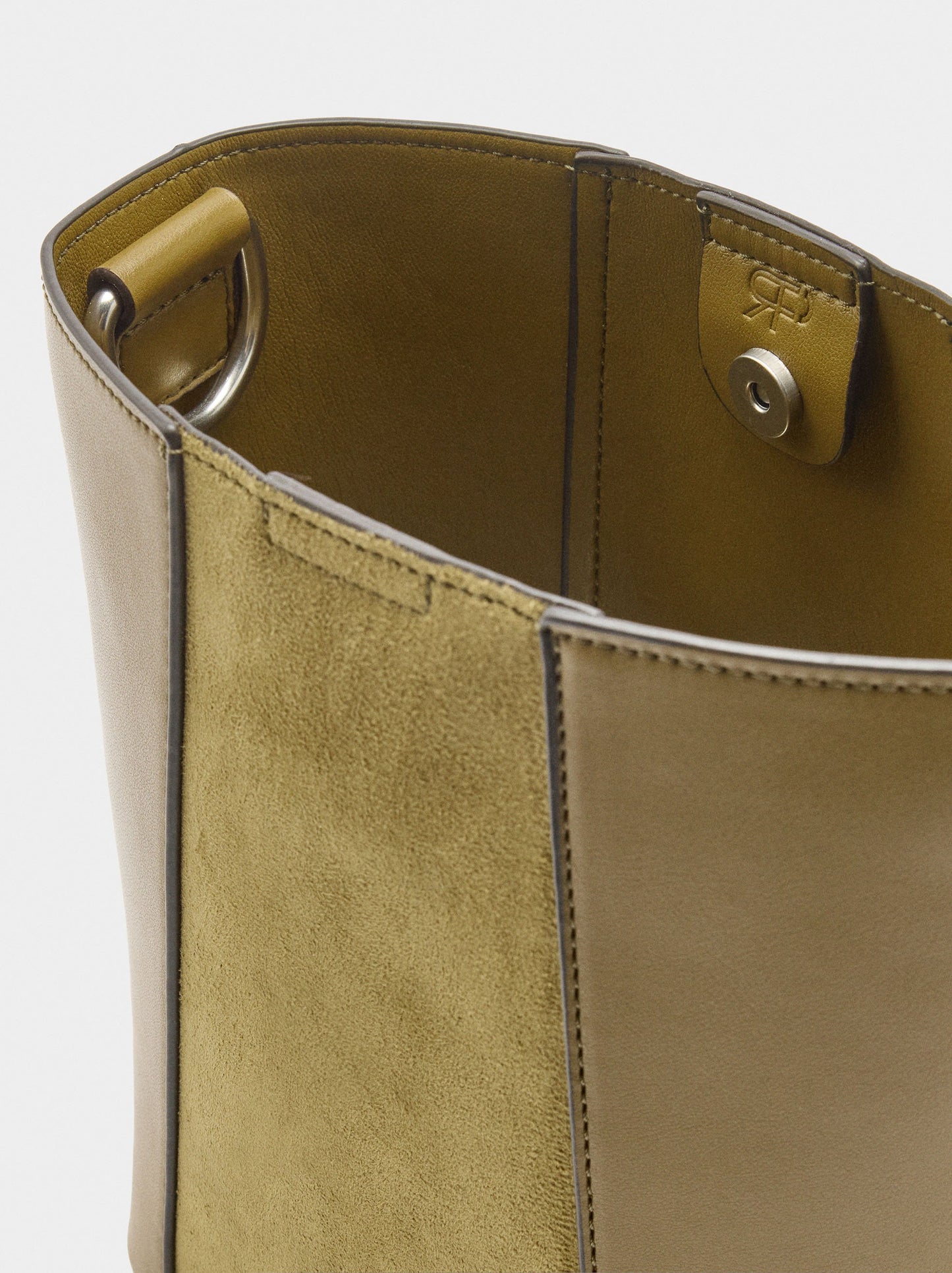 Bucket Bag Contrast Of Textures