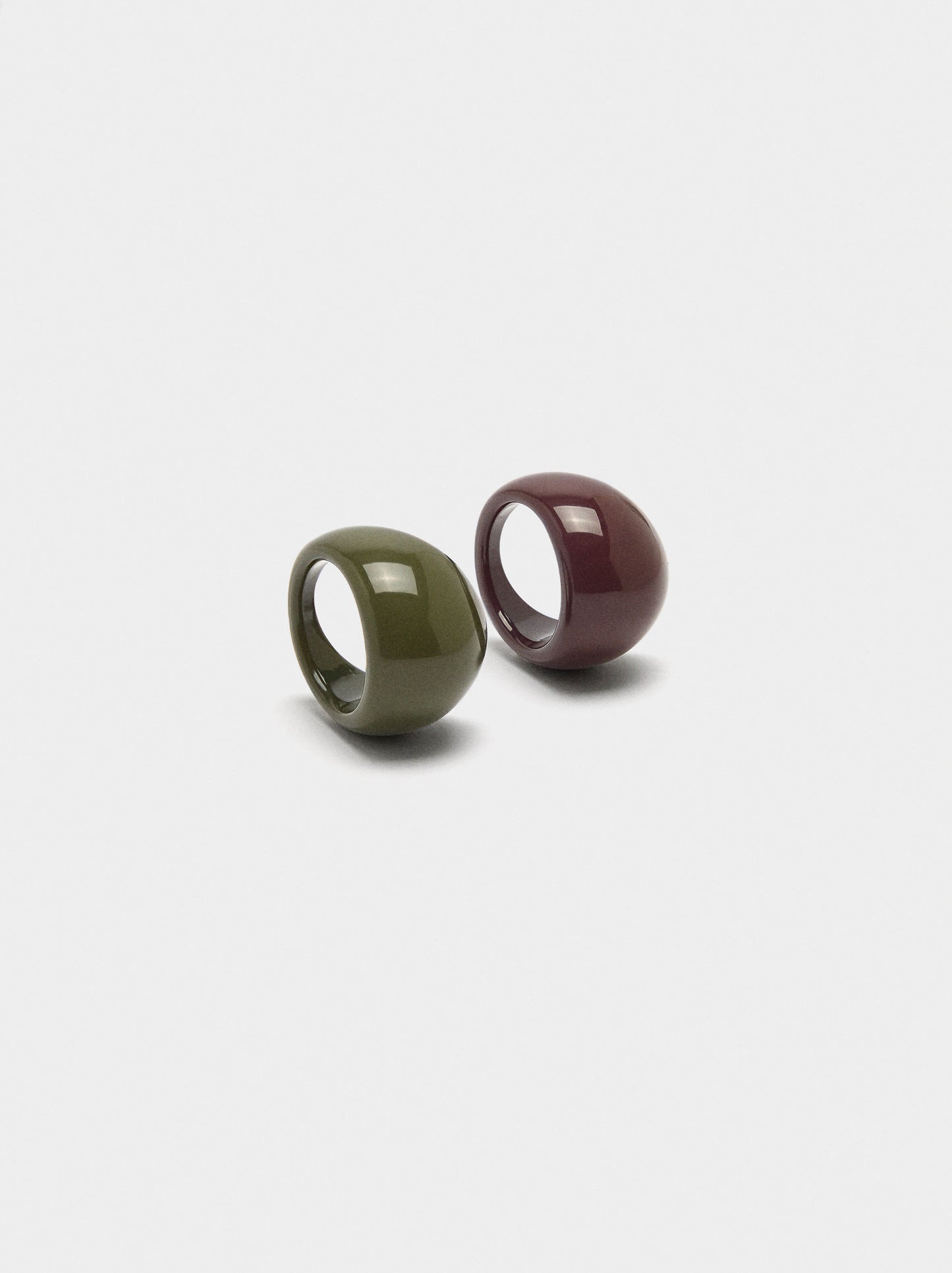 Set Of Rounded Rings In Resin