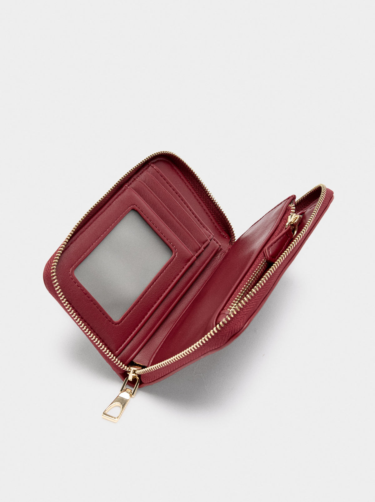 Wallet With Texture And Zipper Closure