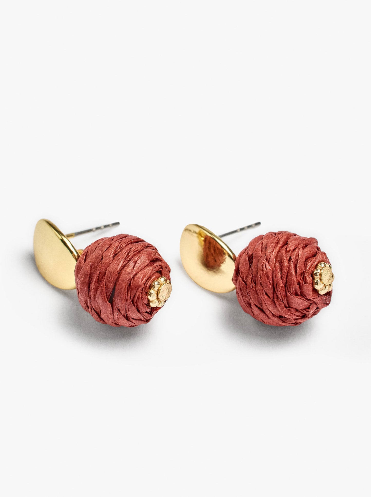 Short Earrings With Raffia