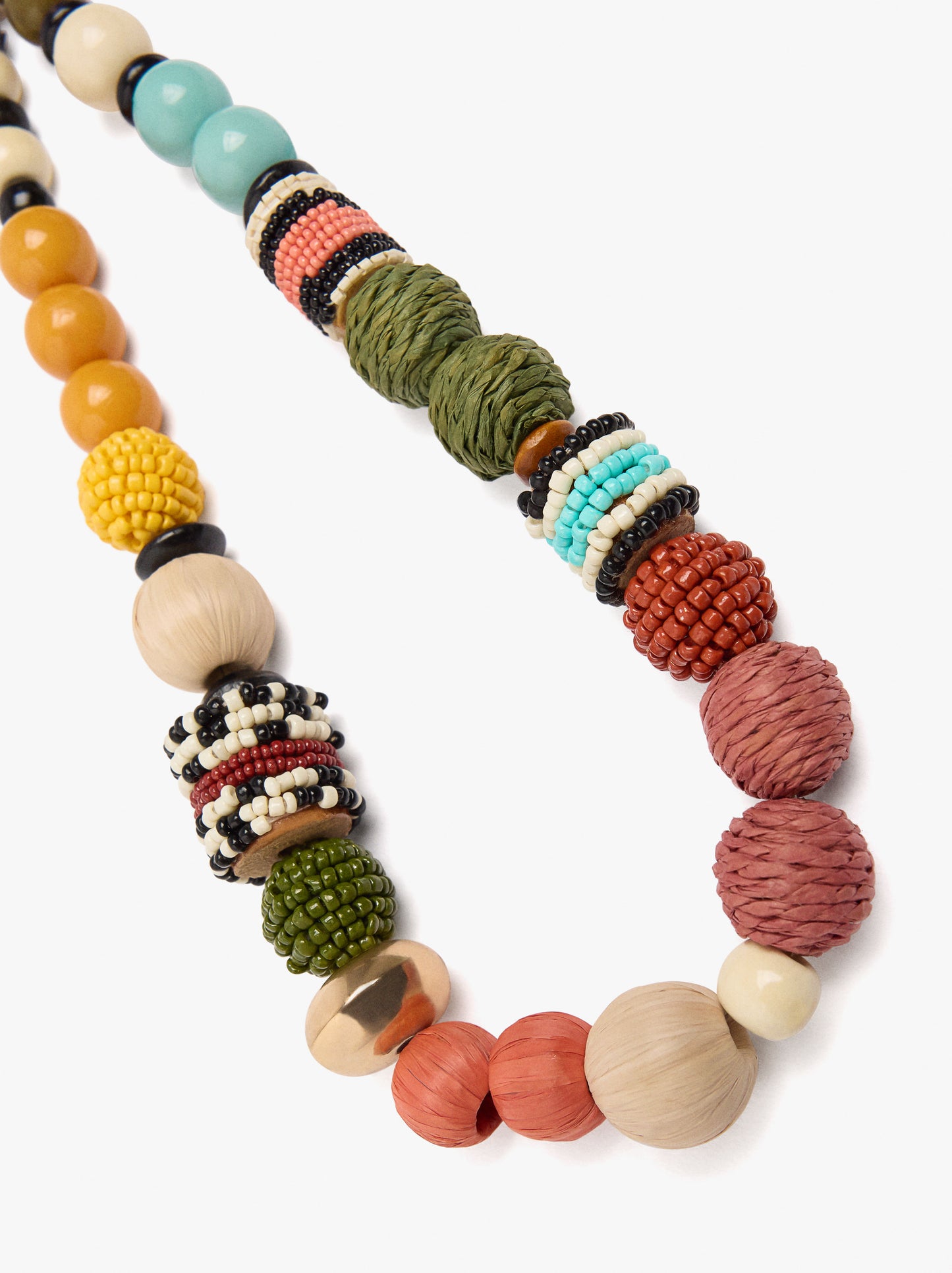 Multicolor Necklace With Beads Of Raffia And Wood