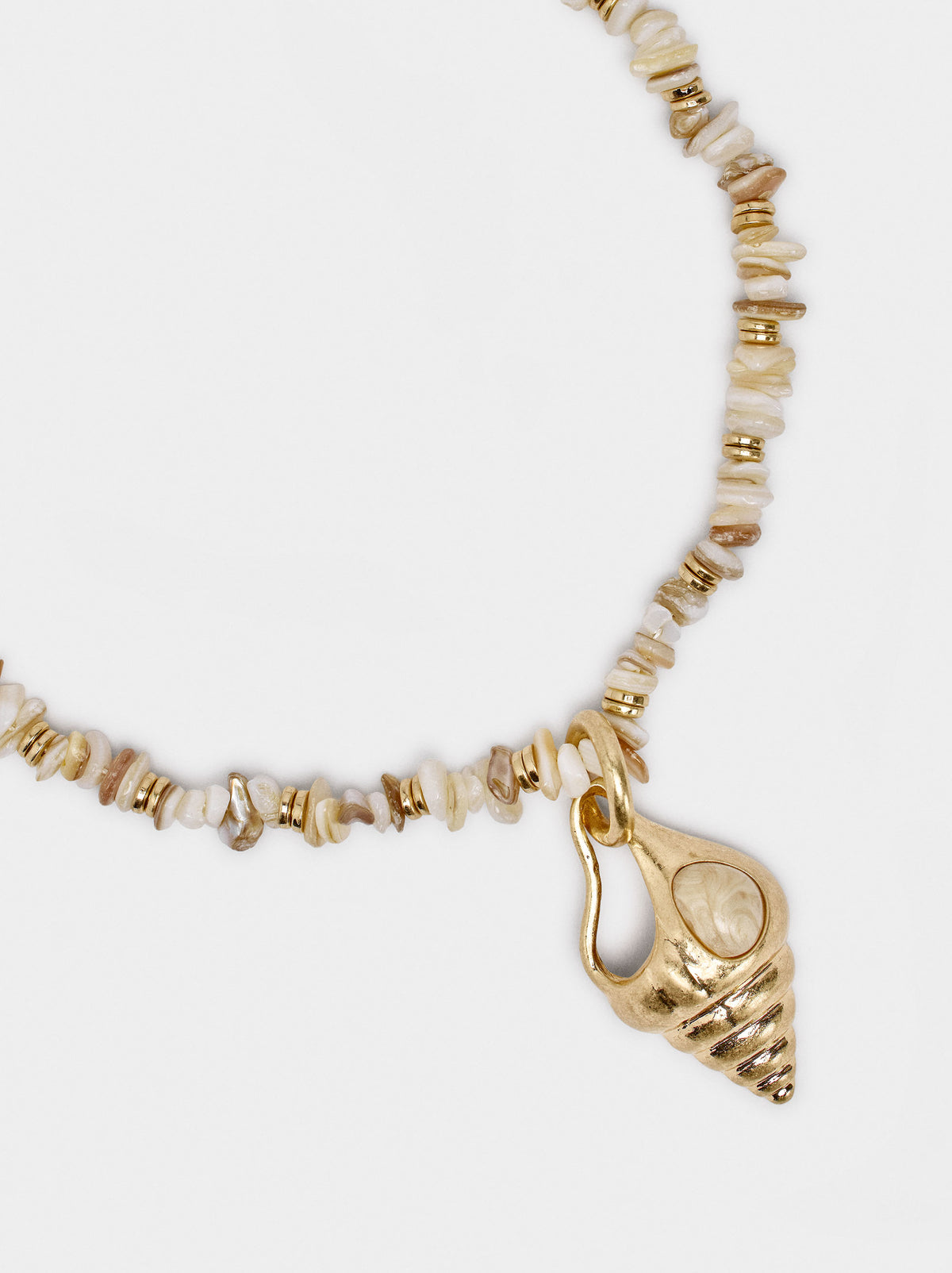 Short Necklace With Shells