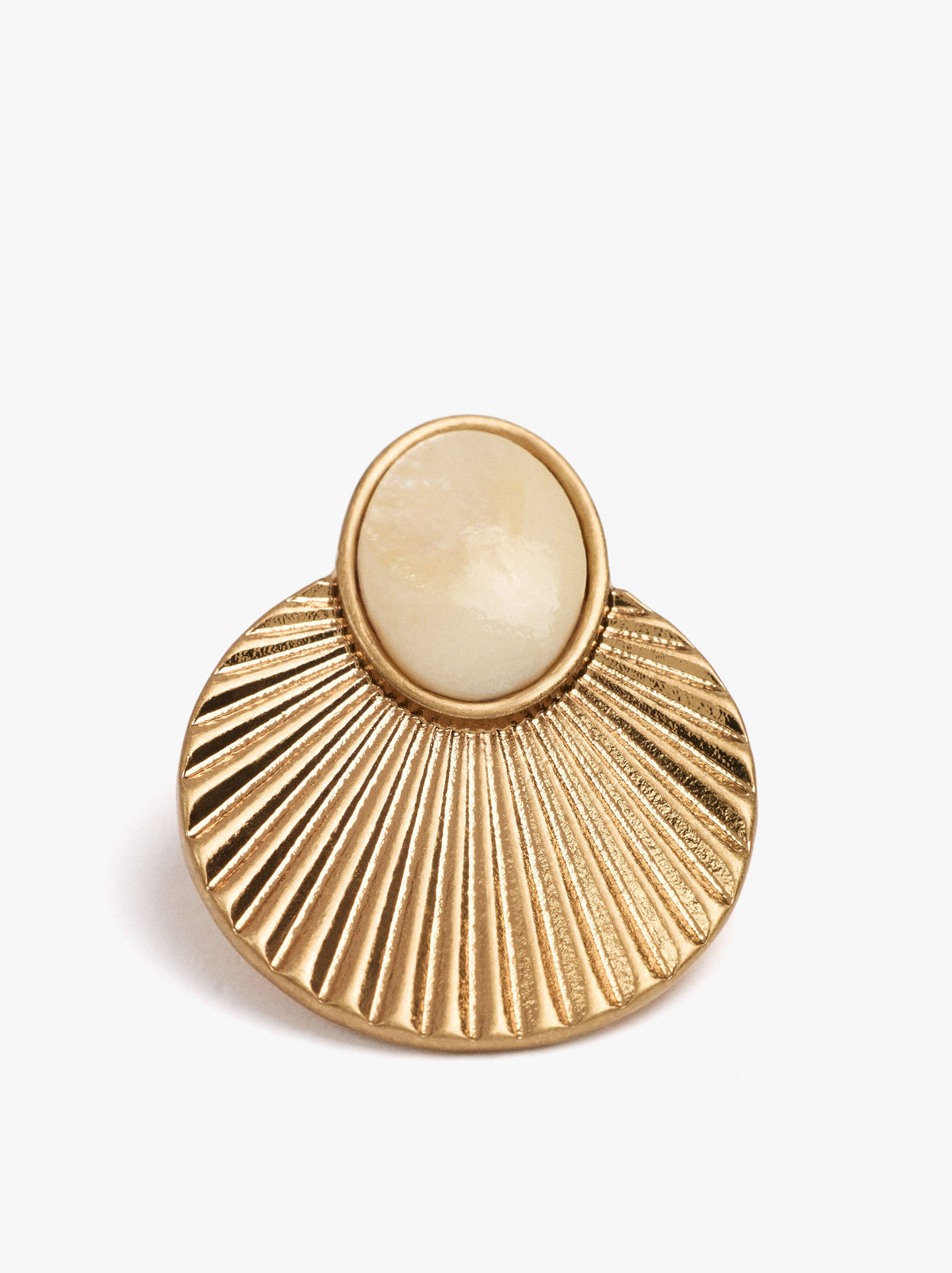 Round Scratched Earrings With Shell