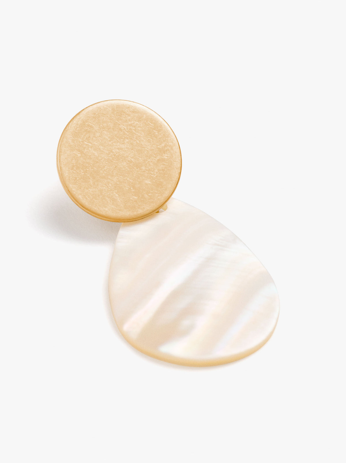 Oval Earrings With Shell