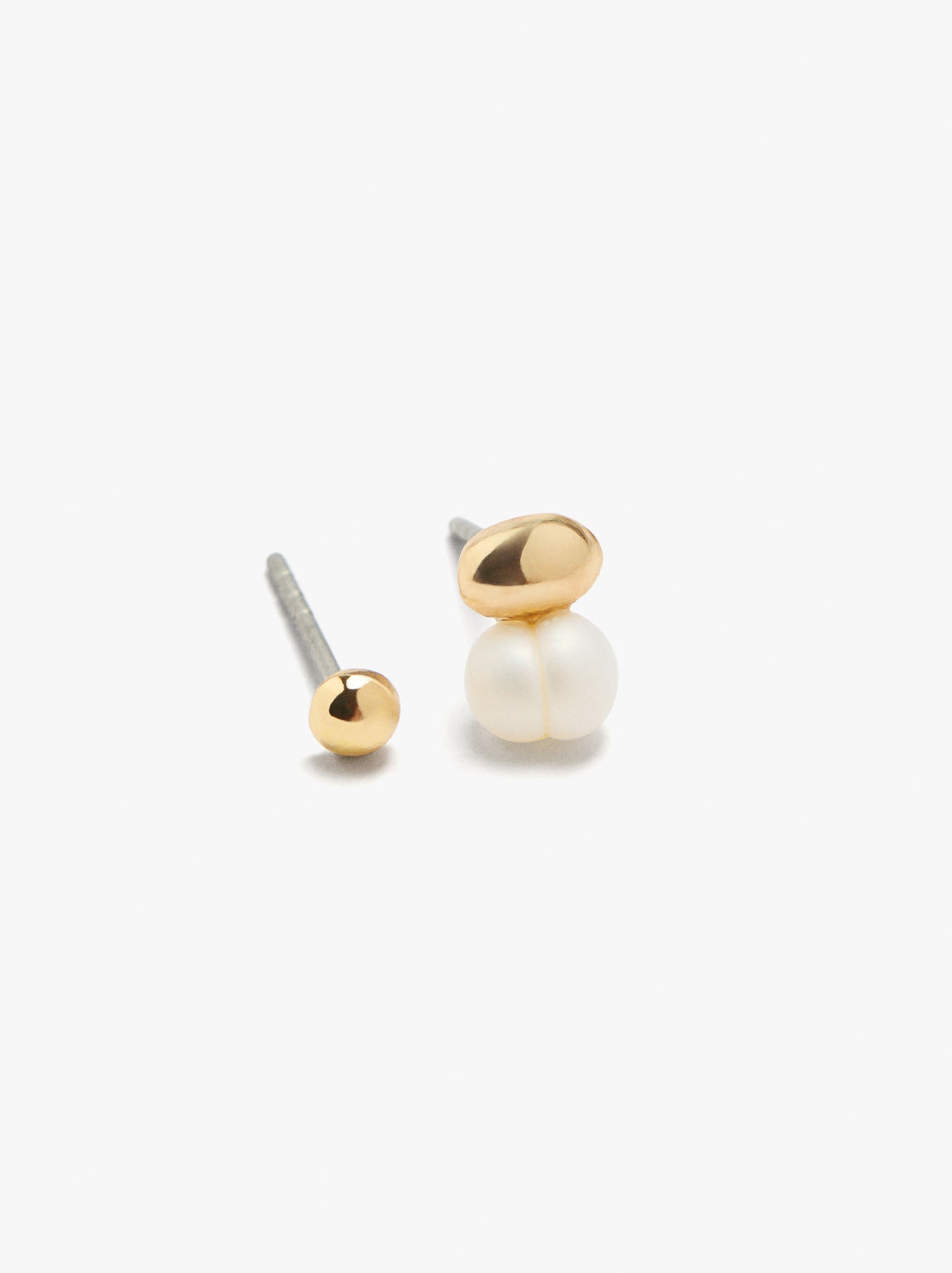Set Of Earrings With Pearl
