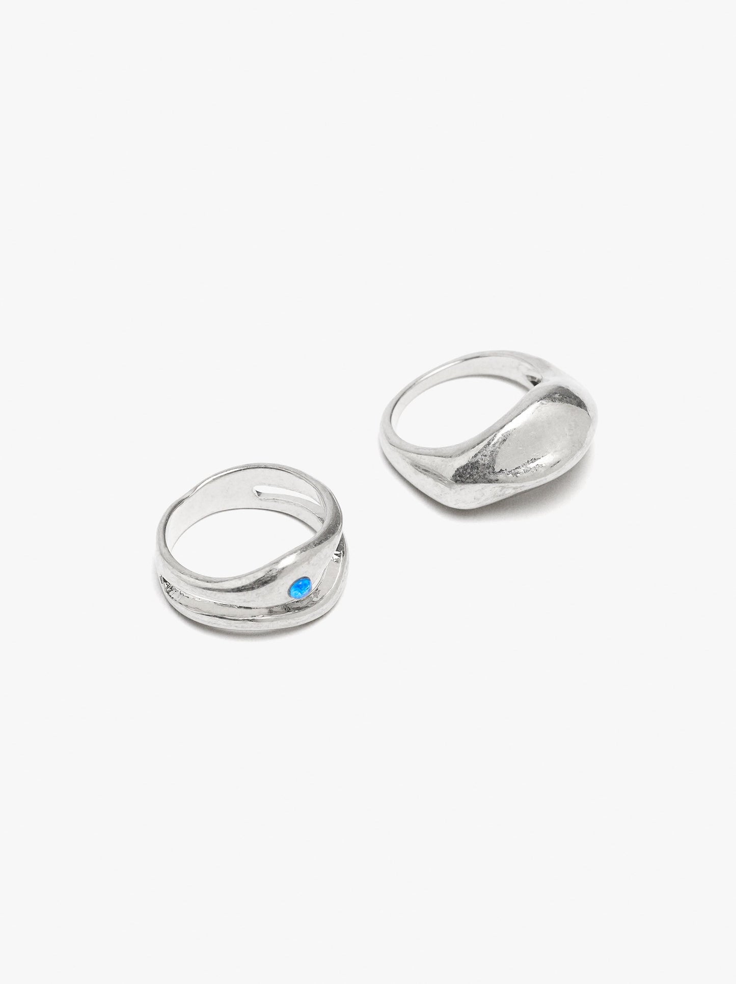 Set Of Wavy Rings With Crystal