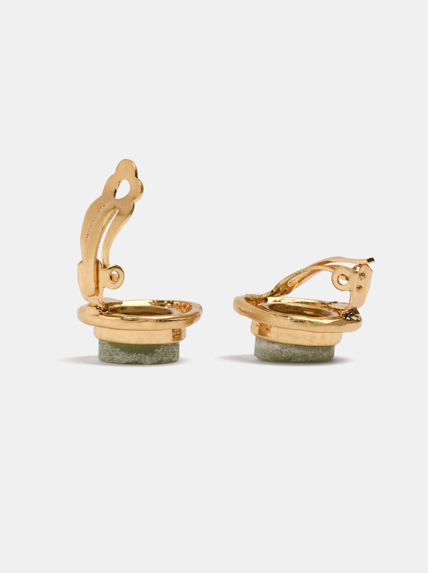 Oval Earrings With Stone