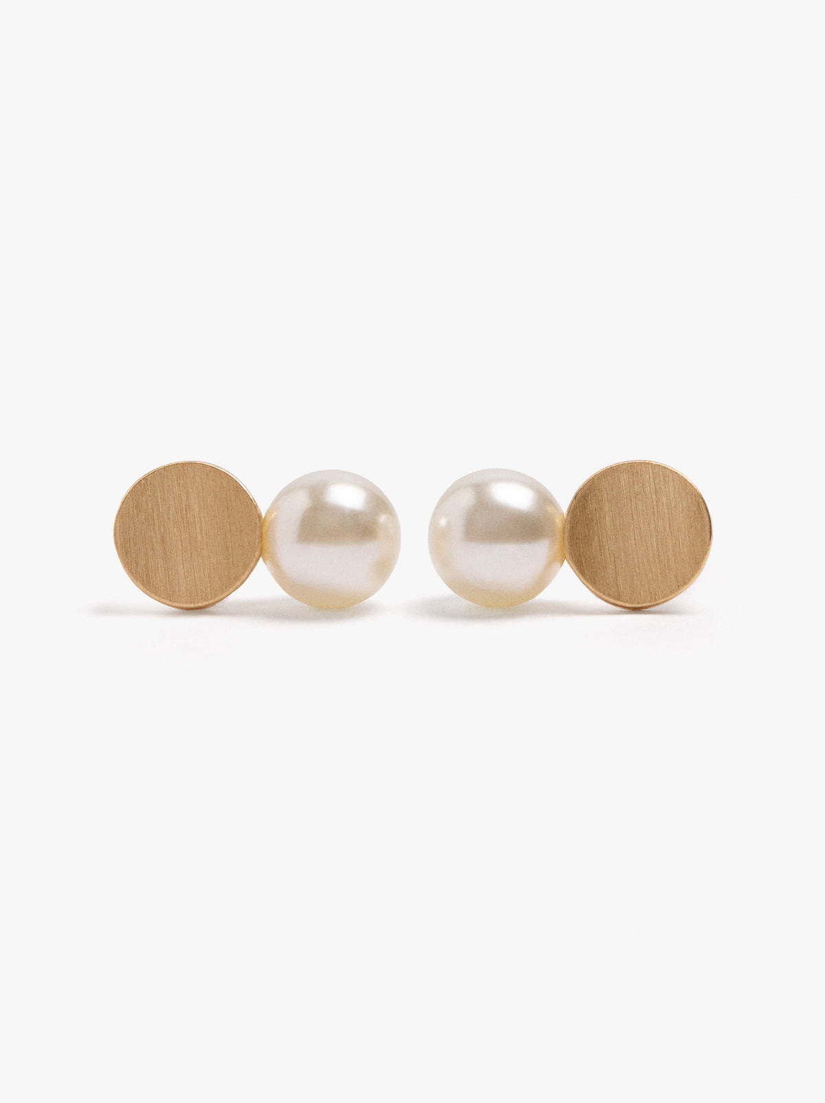 Round Earrings With Pearls