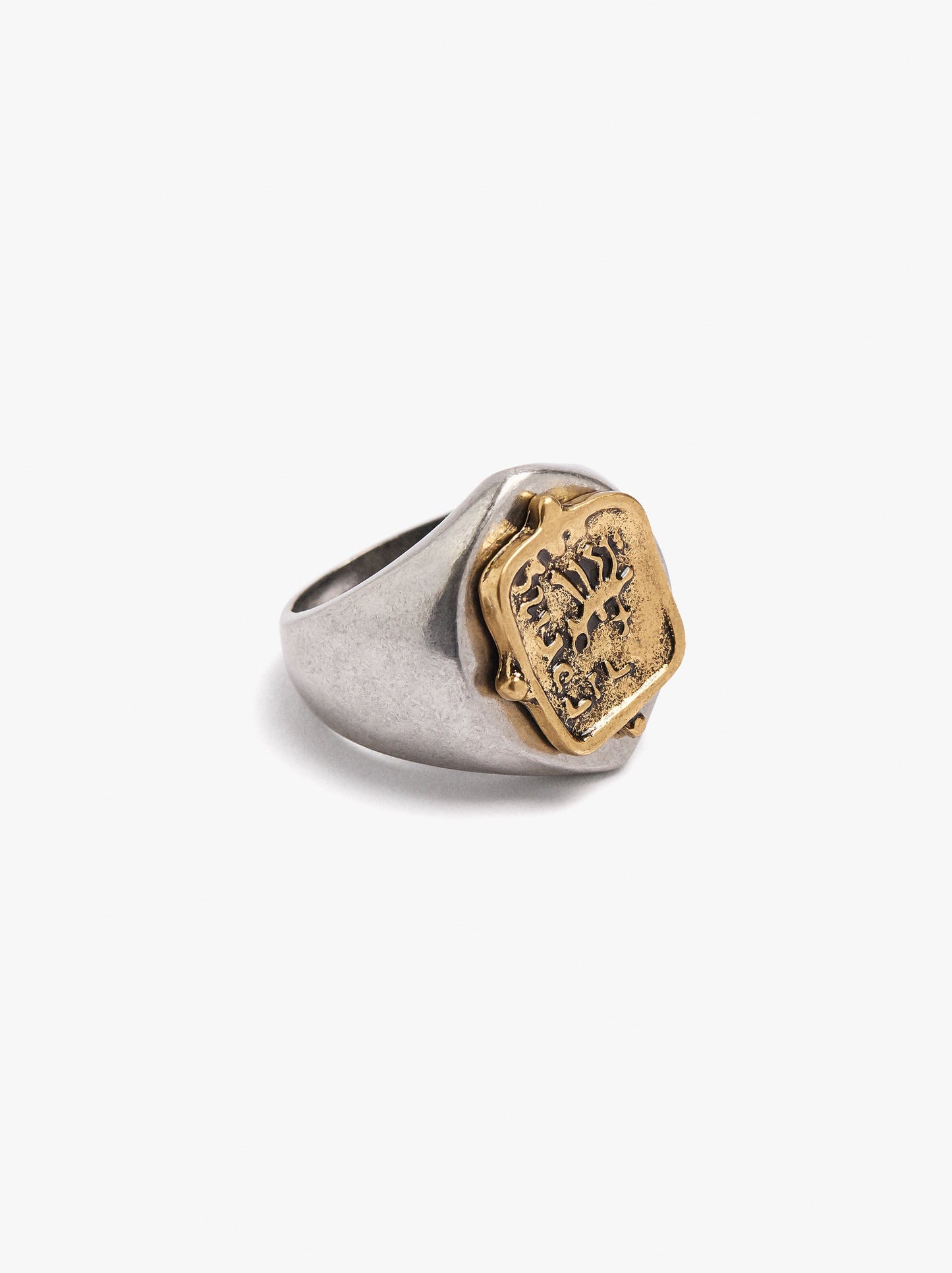 Bicolor Plate Ring With Reliefs