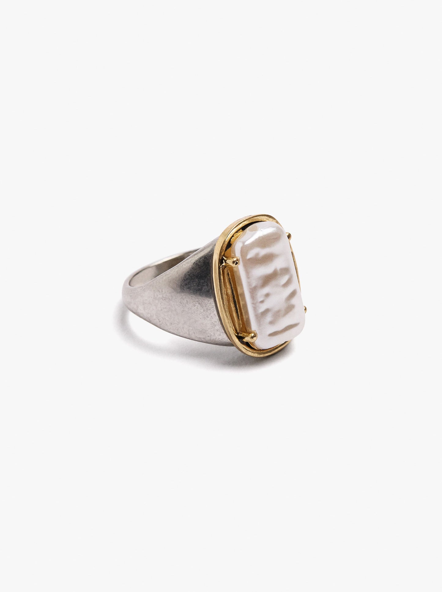 Bicolor Ring With Rectangular Pearl
