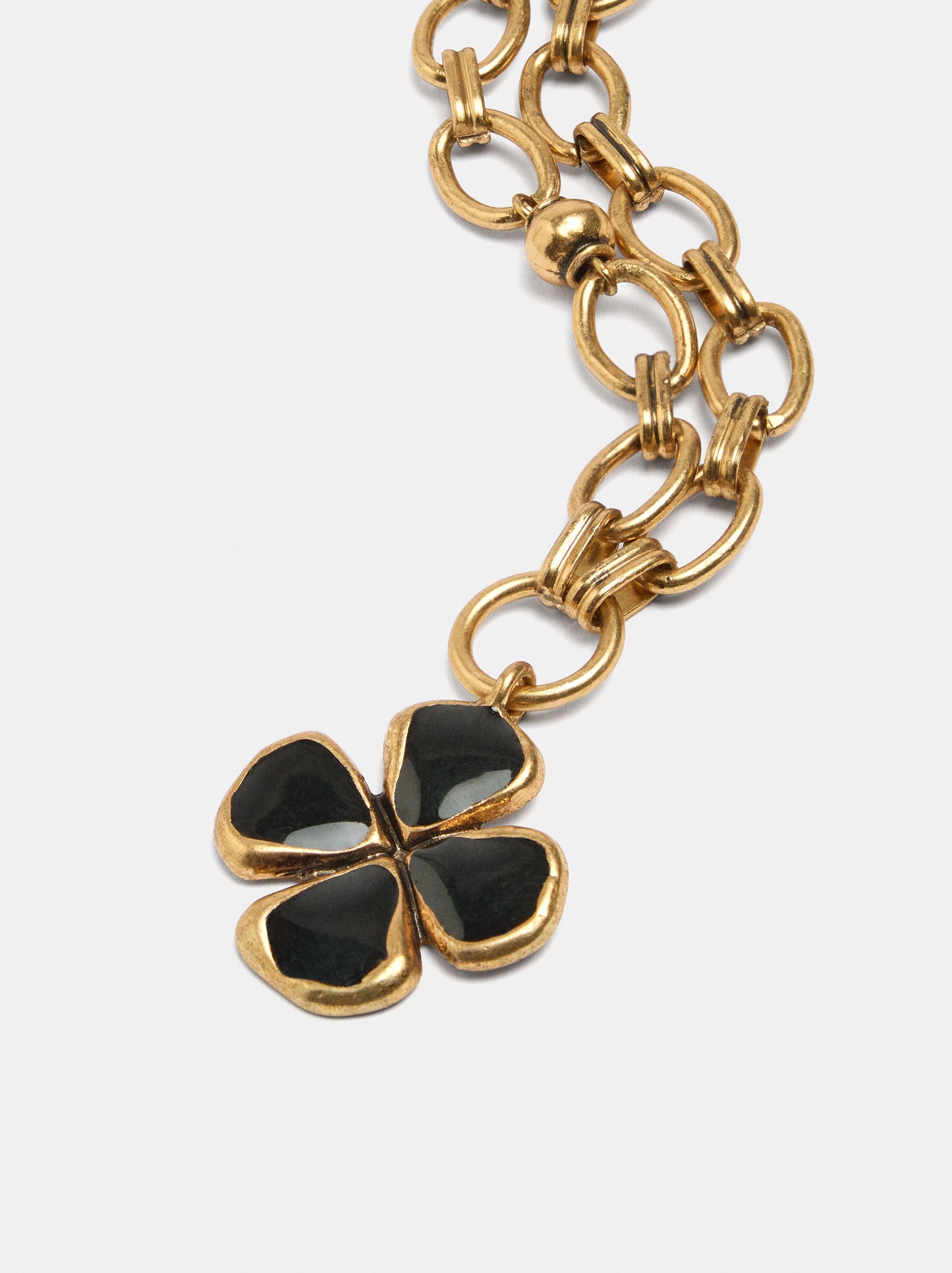 Link Necklace With Clover Pendant