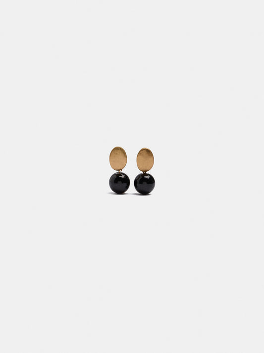 Short Earrings With Stone