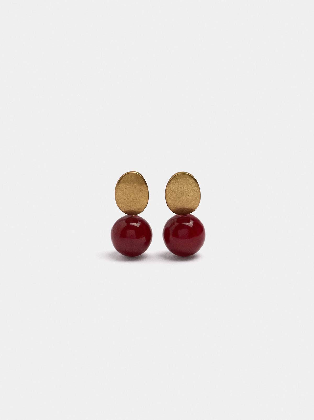 Short Earrings With Stone