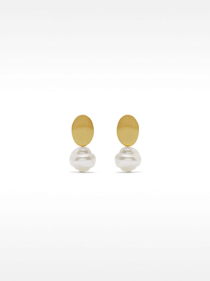 Short Earrings With Pearl