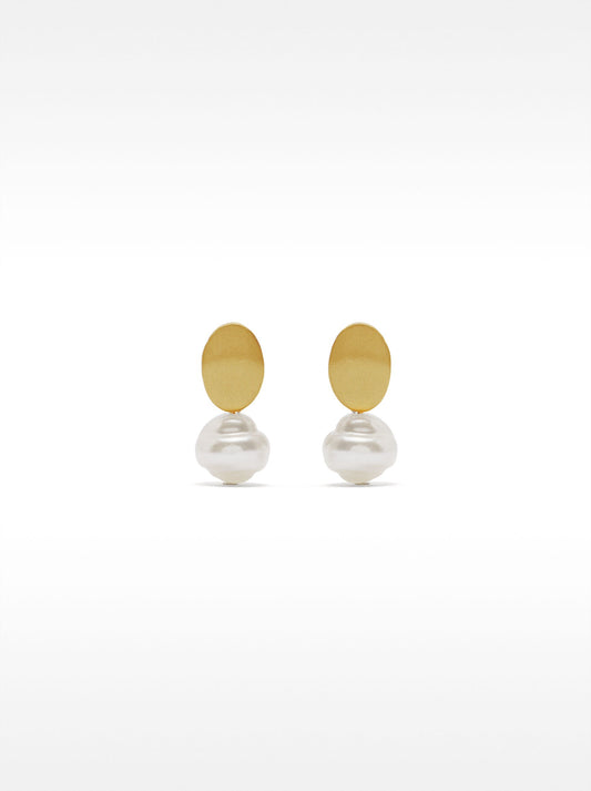 Short Earrings With Pearl