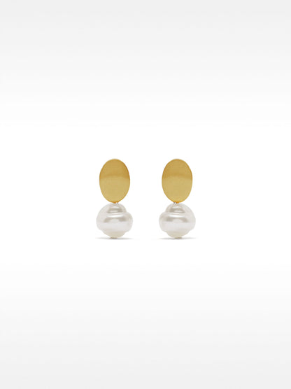 Short Earrings With Pearl