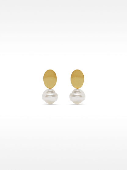 Short Earrings With Pearl
