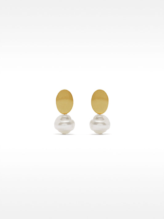 Short Earrings With Pearl