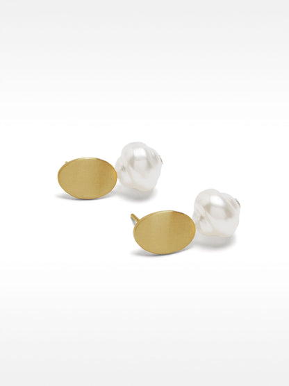 Short Earrings With Pearl