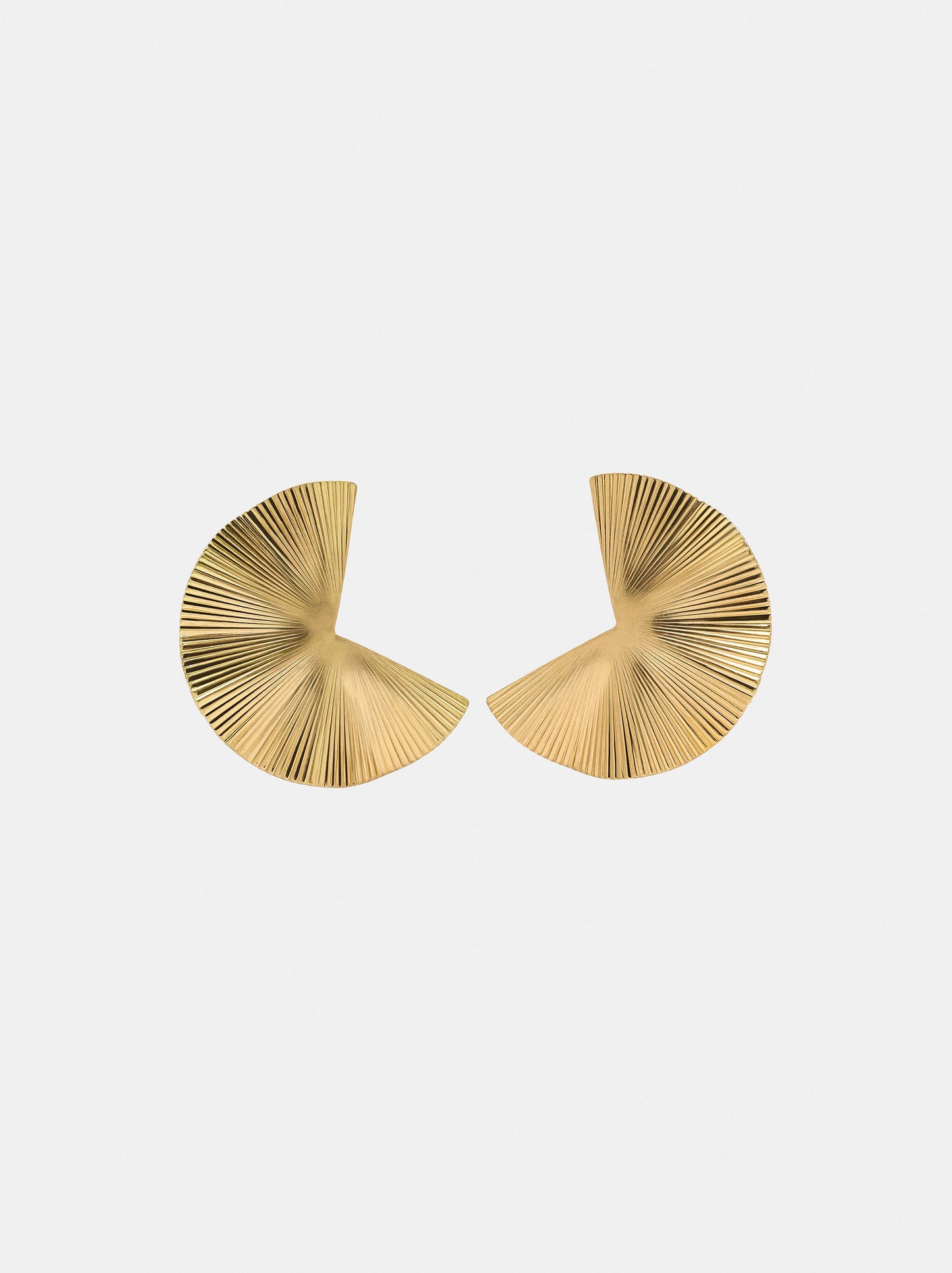 Medium Wavy Earrings